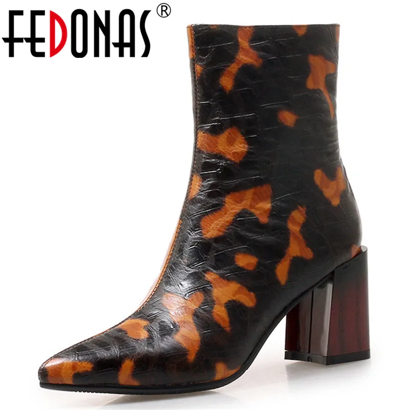 FEDONAS New Brand Women High Heels Party Wedding Shoes Woman Sexy Zipper Short Ladies Shoes Woman Basic Boots Party Pumps
FEDONAS New Brand Women High Heels Party Wedding Shoes Woman Sexy Zipper Short Ladies Shoes Woman Basic Boots Party Pumps