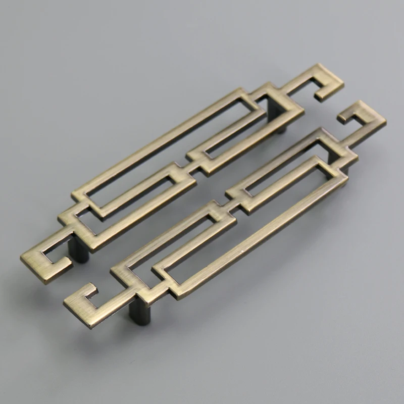 2PCS 96mm Vintage Style Cabinet Door Handles Antique Bronze Pair Dresser Pulls Drawer Handles Retro Furniture Handle Pull
2PCS 96mm Vintage Style Cabinet Door Handles Antique Bronze Pair Dresser Pulls Drawer Handles Retro Furniture Handle Pull