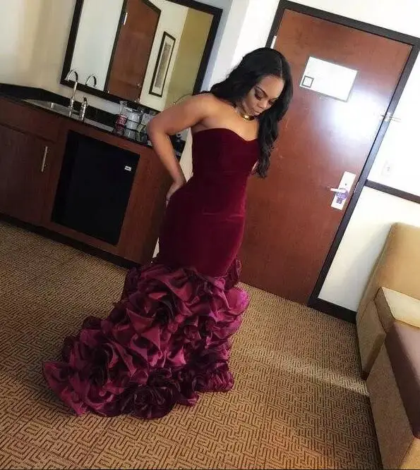 2017 New Burgundy Long Mermaid Prom Dresses Rose Floral Flowers Tiered Sweetheart Velvet Plus Size Formal Evening Party Gowns
2017 New Burgundy Long Mermaid Prom Dresses Rose Floral Flowers Tiered Sweetheart Velvet Plus Size Formal Evening Party Gowns