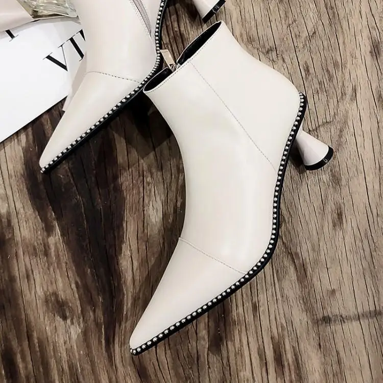 2018 Famous Brand Women Ankle Boots Black White Pointed Toe Chic Studded Sole Strange Spike Heel Side Zip Ladies Booties Shoes
2018 Famous Brand Women Ankle Boots Black White Pointed Toe Chic Studded Sole Strange Spike Heel Side Zip Ladies Booties Shoes