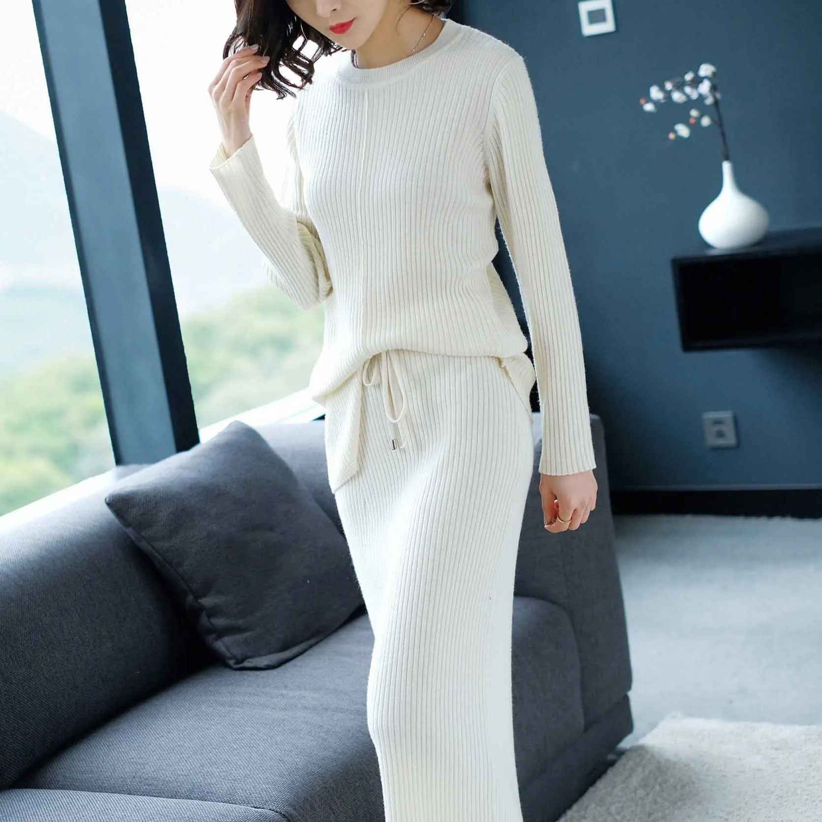 Women Sweater + Skirt 2Pices 100% Wool Knitted Pullovers Winter New Fashion Ladies Jumper and Dress Free Shipping
Women Sweater + Skirt 2Pices 100% Wool Knitted Pullovers Winter New Fashion Ladies Jumper and Dress Free Shipping
