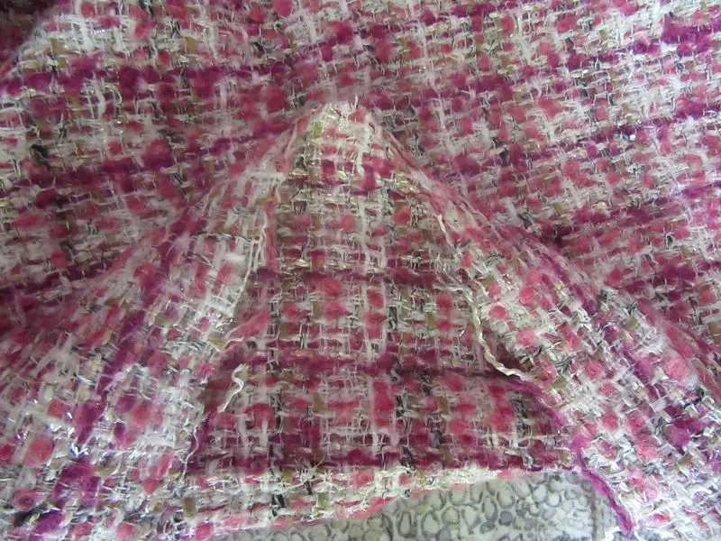 free ship tweed fabric pink color 80% wool with golden line fringe weaved 55" wide by meter
free ship tweed fabric pink color 80% wool with golden line fringe weaved 55" wide by meter