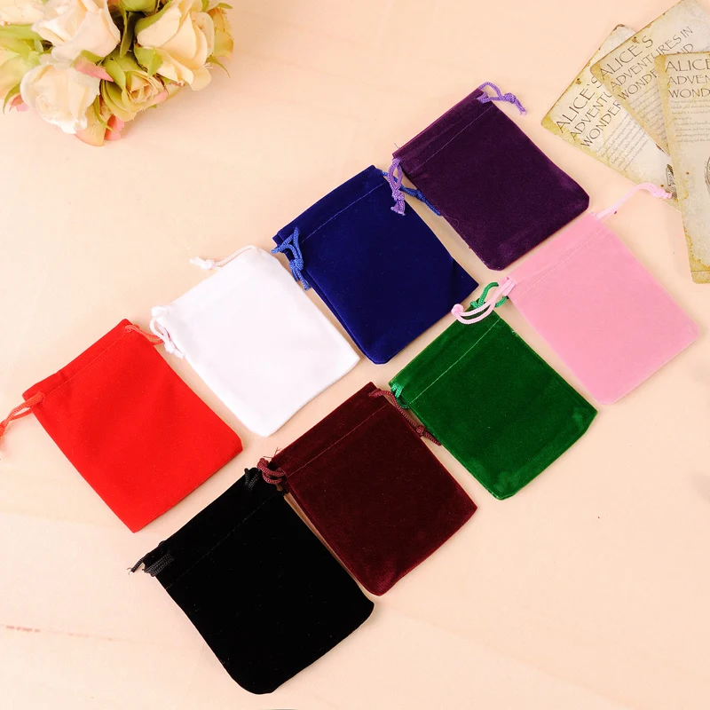 50pcs/lot 7x9cm Velvet Pouch 7Colors In Stock Velvet Drawstring Bags verpakking zakjes Can Be Custom Logo
50pcs/lot 7x9cm Velvet Pouch 7Colors In Stock Velvet Drawstring Bags verpakking zakjes Can Be Custom Logo