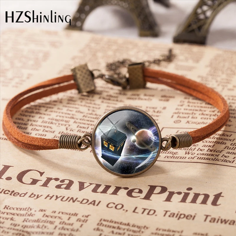 2019 Glass Picture Pendant Doctor Who Leather Bracelet Time Machine Box Jewelry Bronze Glass Cabochon Bracelet Jewelry
2019 Glass Picture Pendant Doctor Who Leather Bracelet Time Machine Box Jewelry Bronze Glass Cabochon Bracelet Jewelry