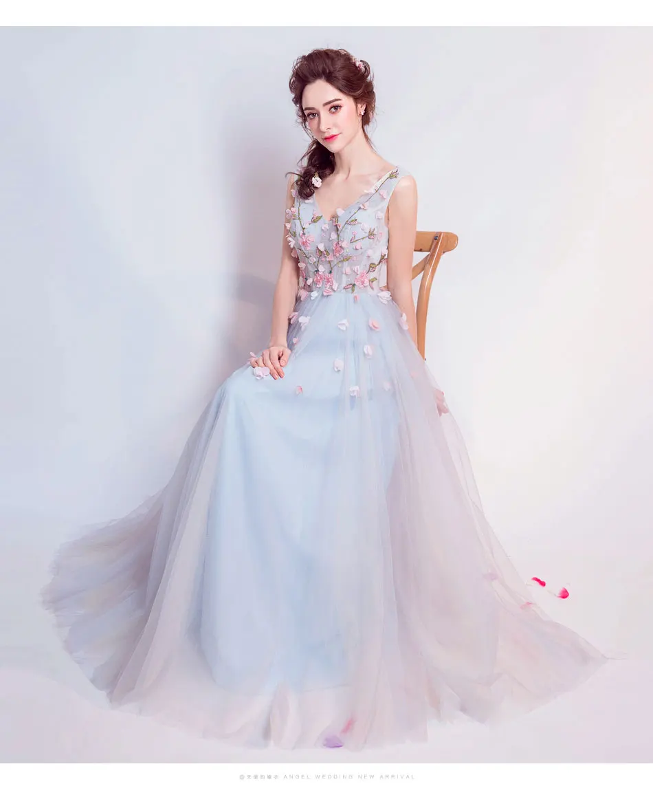 100%real light blue veil flower petals embroidery long dress gown queen Renaissance Gown vintage Victoria dress
100%real light blue veil flower petals embroidery long dress gown queen Renaissance Gown vintage Victoria dress