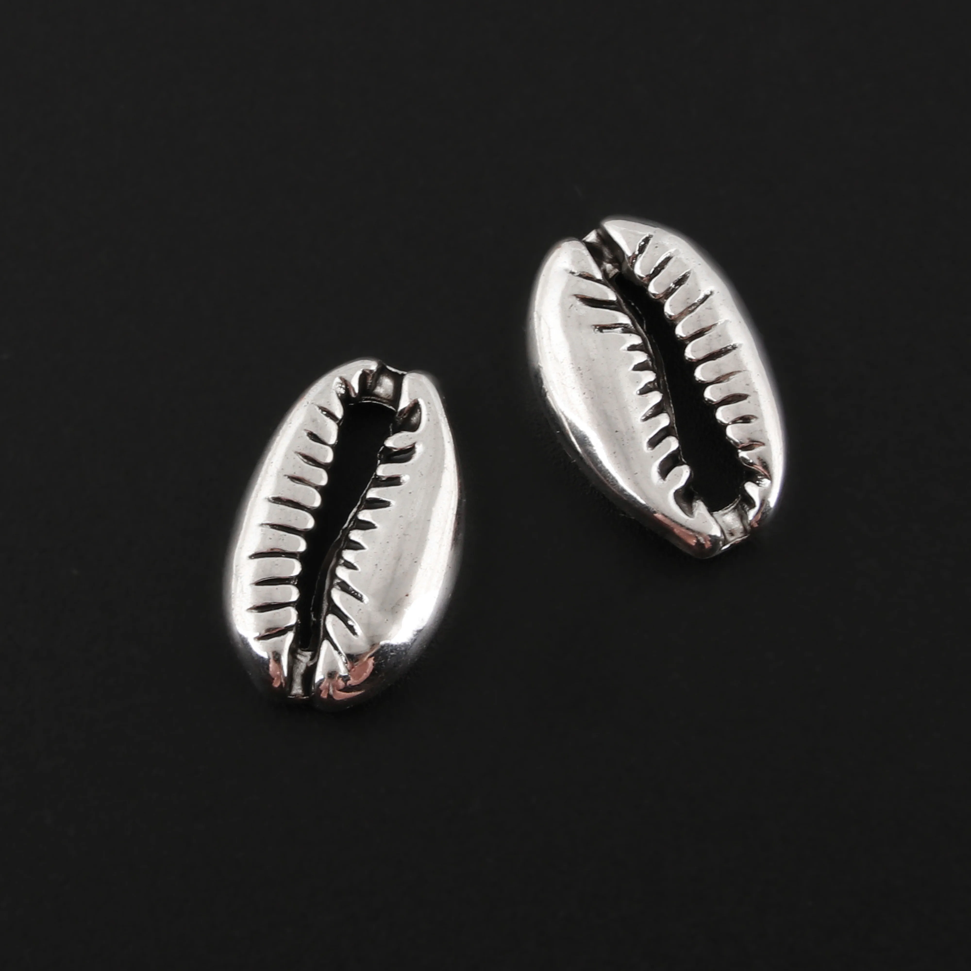 15Pcs Antique Silver Cowrie Shells Charms Summer Sea Pendant Making Handcraft Necklaces Wholesales 19x12mm A2539
15Pcs Antique Silver Cowrie Shells Charms Summer Sea Pendant Making Handcraft Necklaces Wholesales 19x12mm A2539