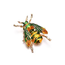 Clássico abelha broche esmalte metal inseto corsages e boutonnieres para terno camisa mochila moda pino distintivo para mulher presente(China)