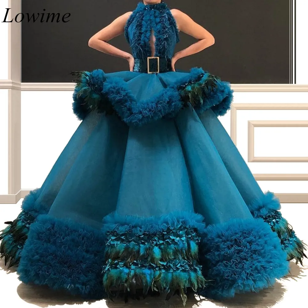 2019 New Luxury Celebrity Dresses A-Line With Feathers Sleeveless Sexy Women Dubai Red Carpet Gowns With Sash Tiered Train
2019 New Luxury Celebrity Dresses A-Line With Feathers Sleeveless Sexy Women Dubai Red Carpet Gowns With Sash Tiered Train