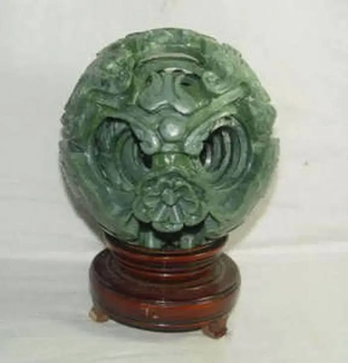 Geomancy dragon magic wood base of Chinese pure natural green jade sculpture, fine jade ball free shipping
Geomancy dragon magic wood base of Chinese pure natural green jade sculpture, fine jade ball free shipping