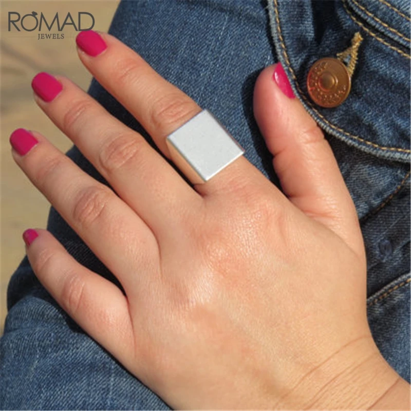 ROMAD Smooth Metal Rings for Women Punk Plain Band Midi Finger Ring Silver/Gold Knuckle Rings Rock Jewelry anillos mujer R50
ROMAD Smooth Metal Rings for Women Punk Plain Band Midi Finger Ring Silver/Gold Knuckle Rings Rock Jewelry anillos mujer R50