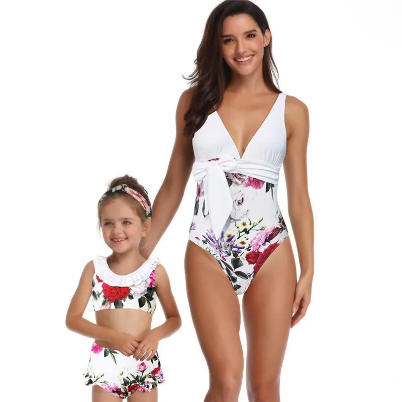 Mother daughter matching swimsuits one piece bikini girls mum and daughter clothes maillot de bain fille ropa familia a juego
Mother daughter matching swimsuits one piece bikini girls mum and daughter clothes maillot de bain fille ropa familia a juego