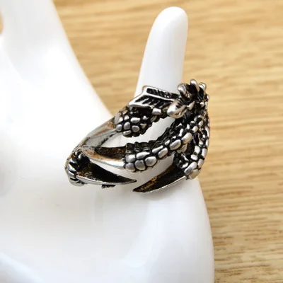 Personality Claw Finger Opening Rings Vintage Punk Silver Men Women Ring Stainless Steel Dragon Claws fashion Ring Hot Sale
Personality Claw Finger Opening Rings Vintage Punk Silver Men Women Ring Stainless Steel Dragon Claws fashion Ring Hot Sale