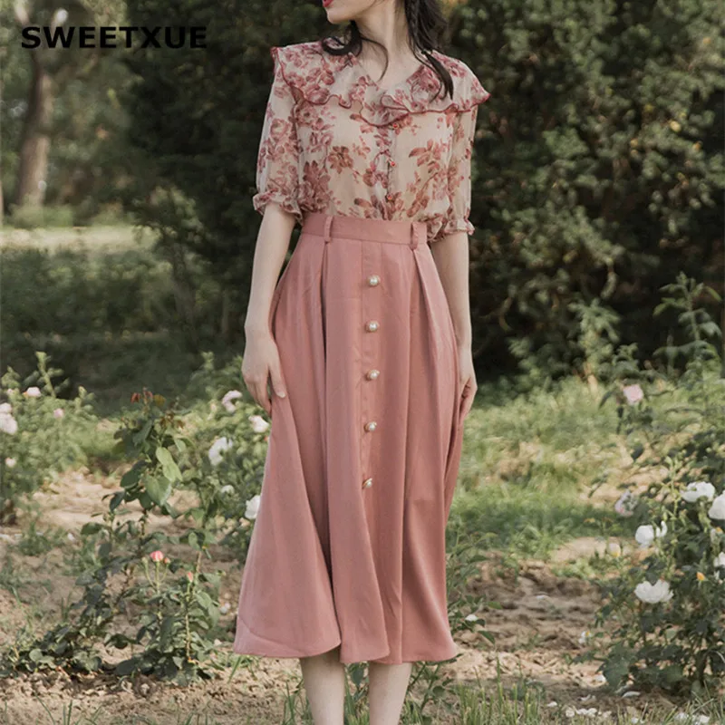 SWEETXUE Retro Pearl Buckle Set Chiffon Flower Print Ruffled Half Sleeve Top + High Waist Long Skirt 2019 Summer Two Piece Set
SWEETXUE Retro Pearl Buckle Set Chiffon Flower Print Ruffled Half Sleeve Top + High Waist Long Skirt 2019 Summer Two Piece Set
