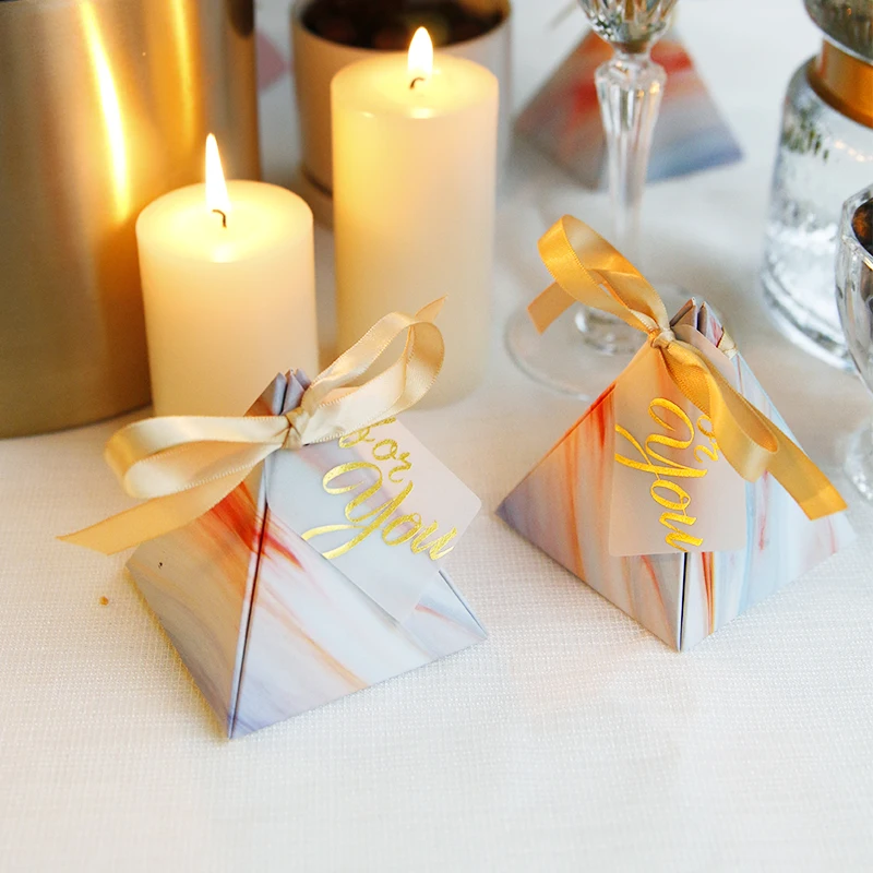 Sliver Hot Sale Triangular Pyramid Wedding Favors Party Candy Boxes Giveaways Box Chocolate Gift Box With Ribbon
Sliver Hot Sale Triangular Pyramid Wedding Favors Party Candy Boxes Giveaways Box Chocolate Gift Box With Ribbon
