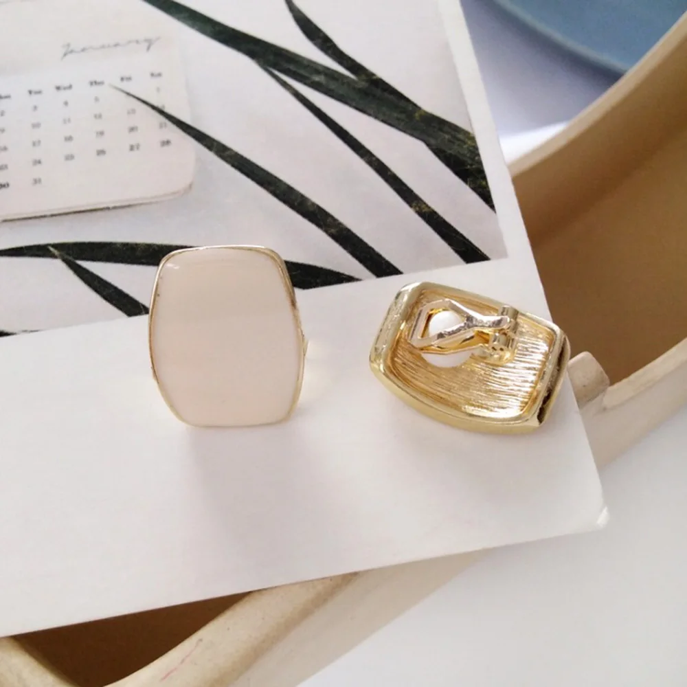 Chadestinty Vintage Gold Color Earrings Enamel Geometric Clip Earing Without Piercing No Hole Ear Cuff Earring Jewelry brincos
Chadestinty Vintage Gold Color Earrings Enamel Geometric Clip Earing Without Piercing No Hole Ear Cuff Earring Jewelry brincos