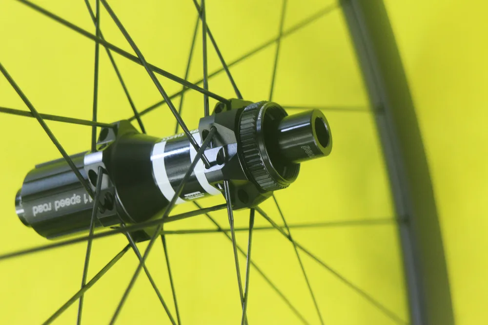 SPEEDSAFE 770g LIGHT WEIGHT 29er MTB XC 34mm width tubeless carbon rear wheel 30mm depth center lock boost hub 148mm x 12mm
SPEEDSAFE 770g LIGHT WEIGHT 29er MTB XC 34mm width tubeless carbon rear wheel 30mm depth center lock boost hub 148mm x 12mm