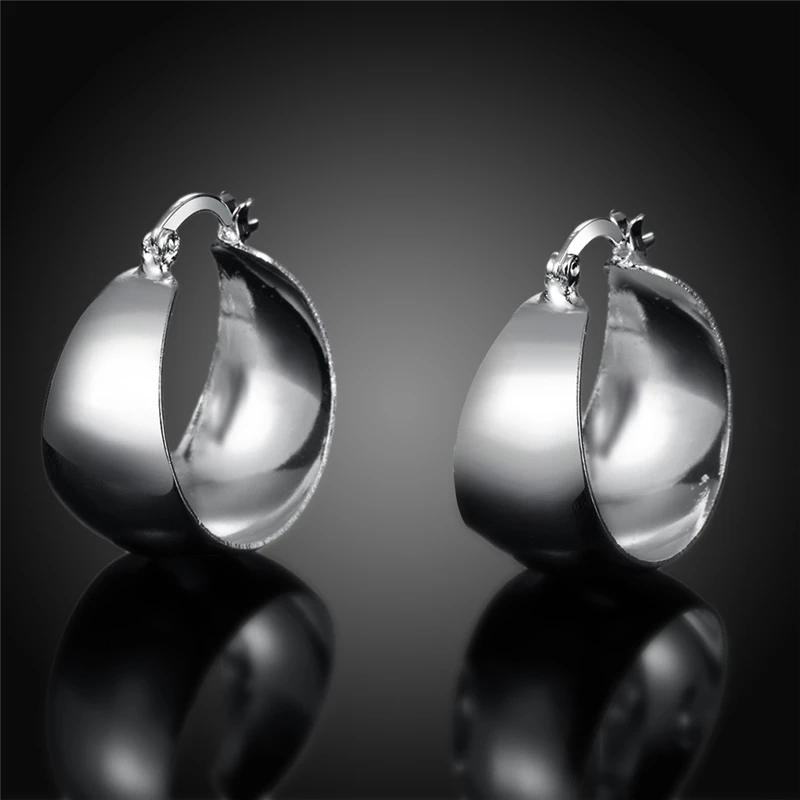 DOTEFFIL 925 Sterling Silver Smooth Convex Stud Earrings For Woman Wedding Engagement Fashion Party Charm Jewelry
DOTEFFIL 925 Sterling Silver Smooth Convex Stud Earrings For Woman Wedding Engagement Fashion Party Charm Jewelry