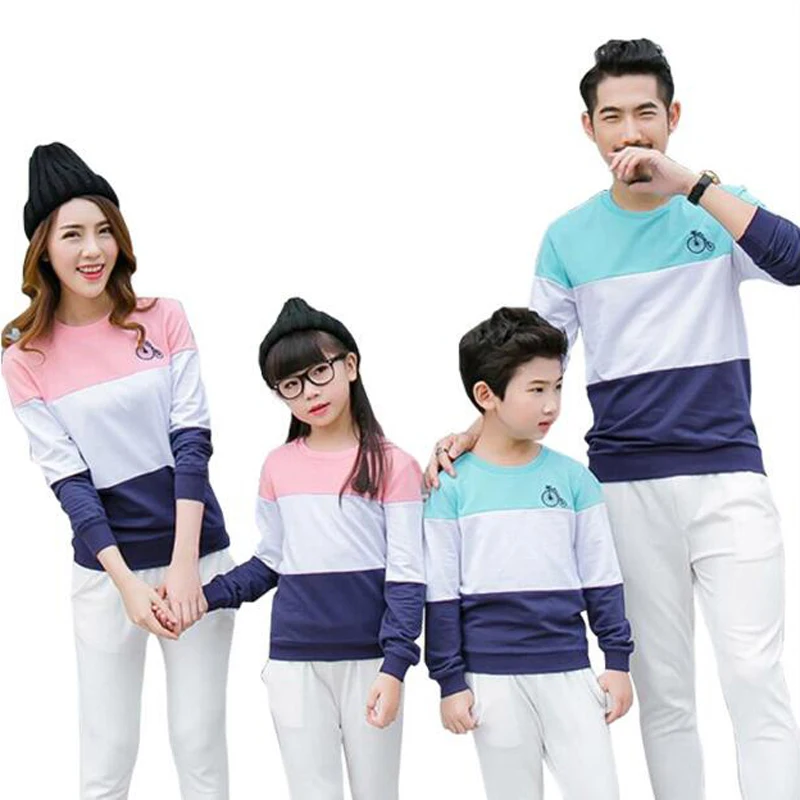 Mom Dad Baby Stripe Long-Sleeve Cotton T shirts Family Look New 2019 Autumn Family Matching Outfits Family Clothing Sets
Mom Dad Baby Stripe Long-Sleeve Cotton T shirts Family Look New 2019 Autumn Family Matching Outfits Family Clothing Sets
