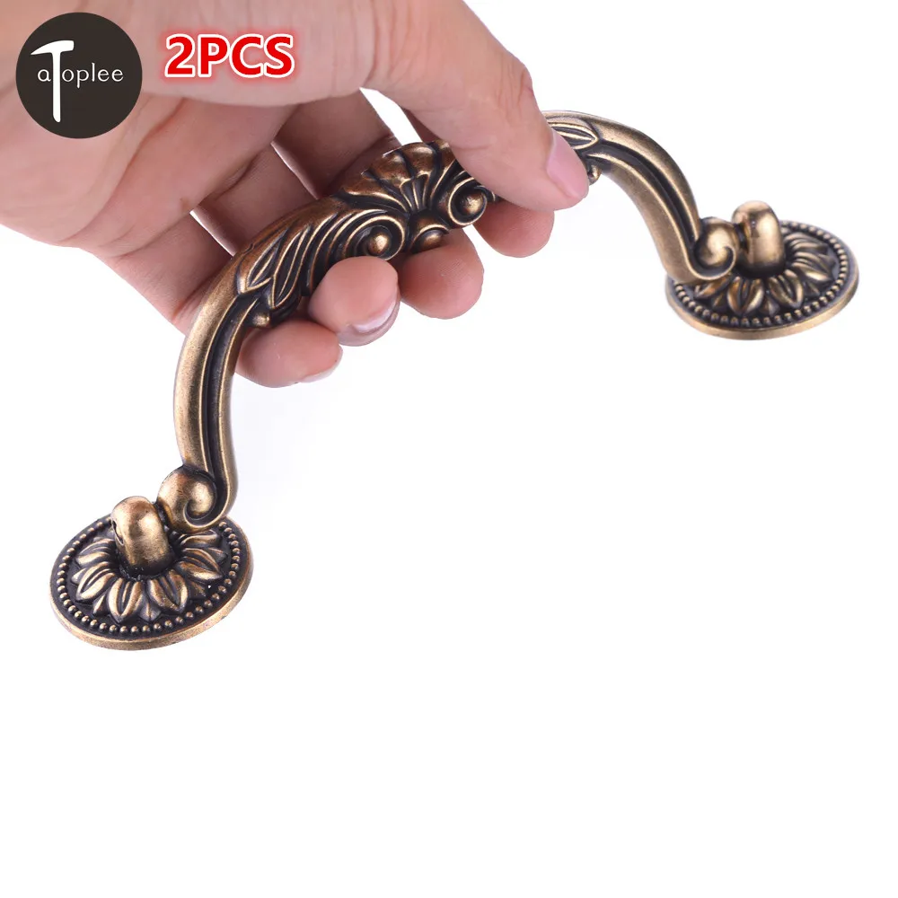 2 PCS Shake Handle European Vintage Type Cabinet Door Knob Yellow Bronze Handle Knobs Furniture Accessorices
2 PCS Shake Handle European Vintage Type Cabinet Door Knob Yellow Bronze Handle Knobs Furniture Accessorices