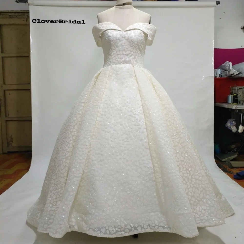 CloverBridal High Quality Newest Off the shoulder Glitter Lace Ivory 2017 Luxury Wedding Dresses Bling Shinning Court Train
CloverBridal High Quality Newest Off the shoulder Glitter Lace Ivory 2017 Luxury Wedding Dresses Bling Shinning Court Train