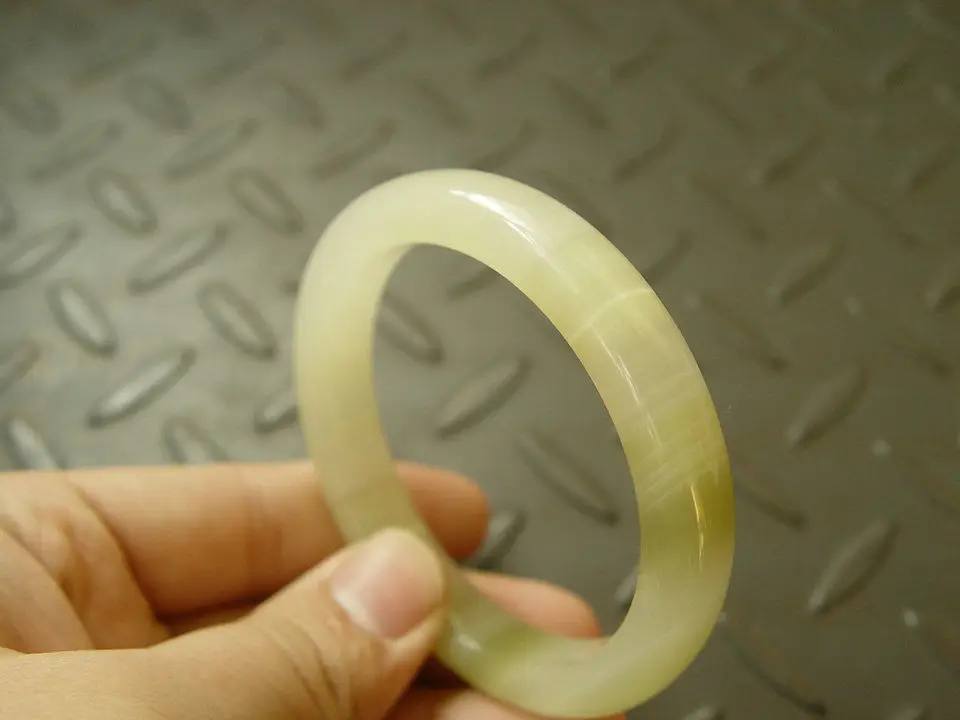 xd 00964 Unique Natural Hetian JADE Nephrite Green Handmade Bangle Bracelet (A0502)
xd 00964 Unique Natural Hetian JADE Nephrite Green Handmade Bangle Bracelet (A0502)