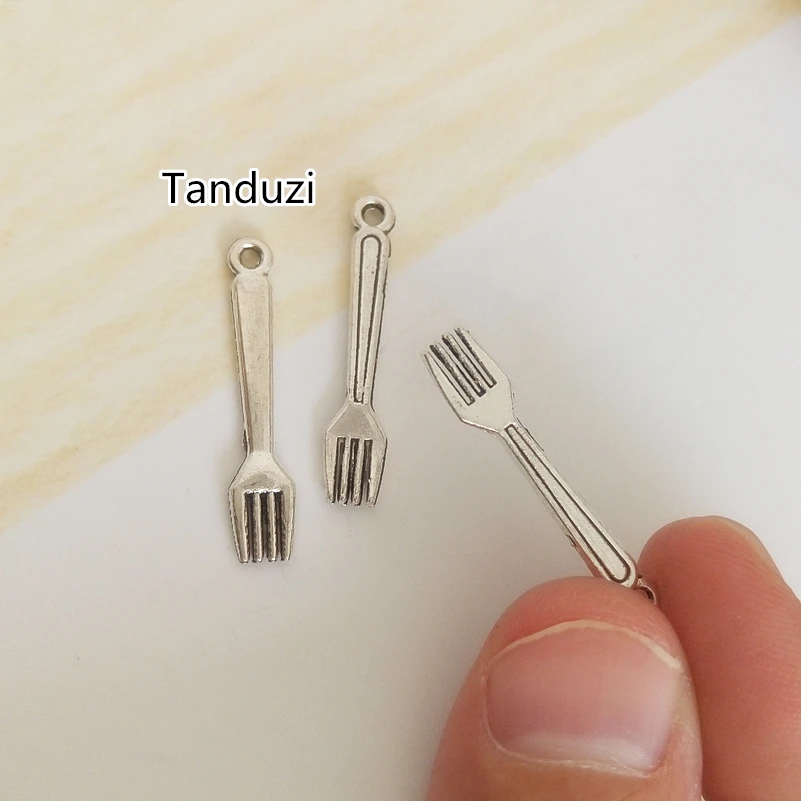 Tanduzi 50PCS Silver Dollhouse Miniature Fork Silver Mini Fork Alloy Dinging Room Table Forks Pendant DIY Decoden
Tanduzi 50PCS Silver Dollhouse Miniature Fork Silver Mini Fork Alloy Dinging Room Table Forks Pendant DIY Decoden
