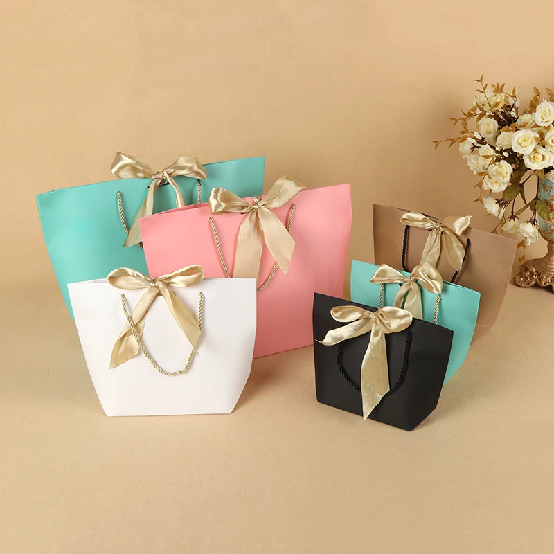 Large Size Gold Present Box For Pajamas Clothes Books Packaging Gold Handle Paper Box Bags Kraft Paper Gift Bag With Handles FEE
Large Size Gold Present Box For Pajamas Clothes Books Packaging Gold Handle Paper Box Bags Kraft Paper Gift Bag With Handles FEE