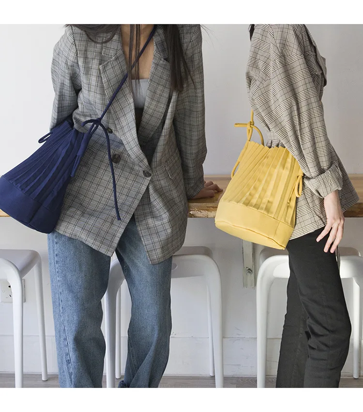 High quality Casual Fold Bucket Bags Women Pleated Shoulder Bag Polyester Big Shopping Tote Designer Crossbody Bag
High quality Casual Fold Bucket Bags Women Pleated Shoulder Bag Polyester Big Shopping Tote Designer Crossbody Bag