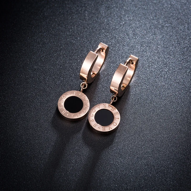 Fashion Design Rose Gold Titanium Steel Hoop Earrings For Women Classic Black Shell Belove Engagement Wedding Earrings RN01050
Fashion Design Rose Gold Titanium Steel Hoop Earrings For Women Classic Black Shell Belove Engagement Wedding Earrings RN01050