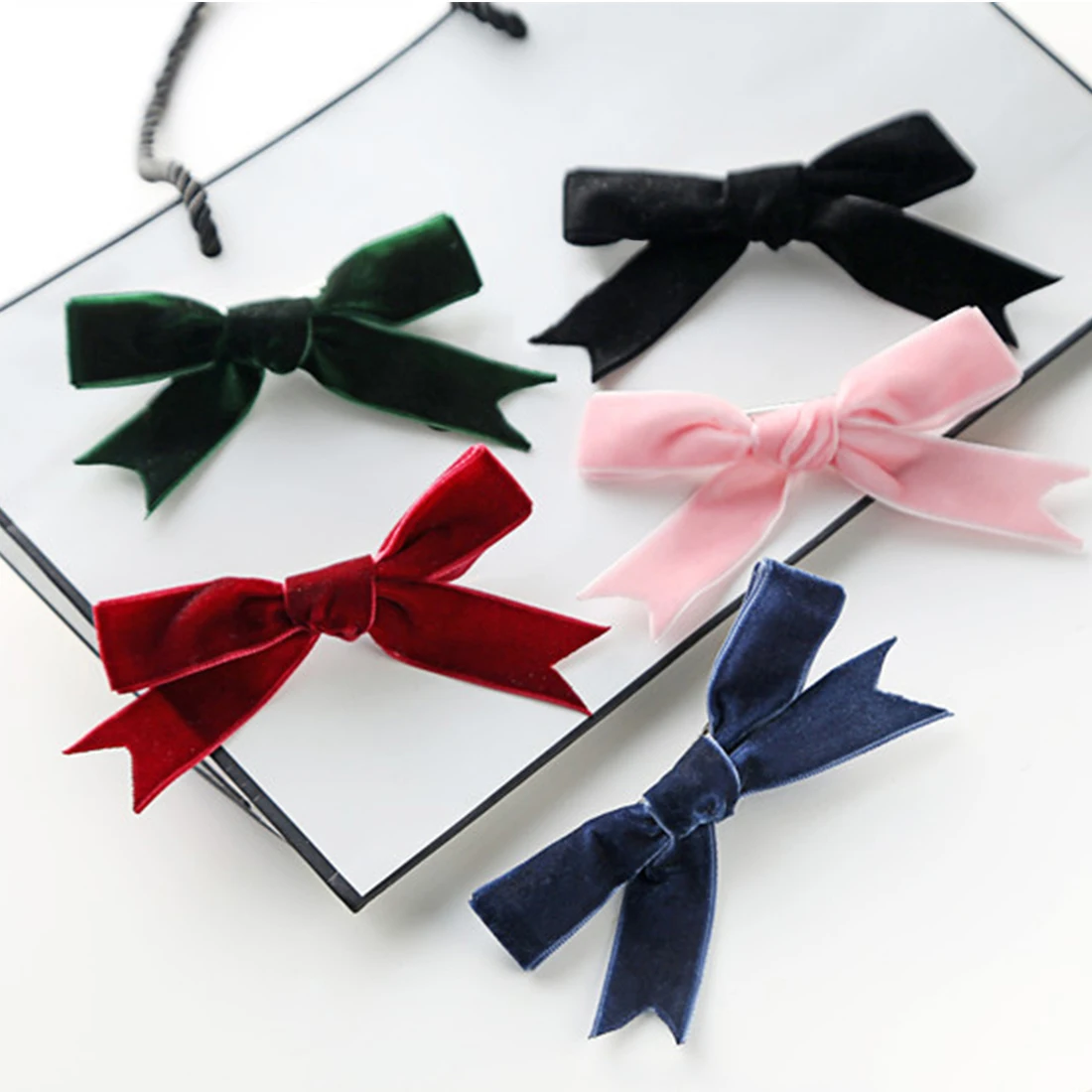 Top Sell 2Pcs Women's Velvet Bow Hairpins Girl' Cute Lovely Fashion Hair Clips Hair Korea Accessories
Top Sell 2Pcs Women's Velvet Bow Hairpins Girl' Cute Lovely Fashion Hair Clips Hair Korea Accessories