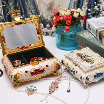 Luxurious European Style Simple Girl Earrings Plate Jewelry Box Zinc-alloy Earrings Ring Multi-function Jewelry Storage Box
Luxurious European Style Simple Girl Earrings Plate Jewelry Box Zinc-alloy Earrings Ring Multi-function Jewelry Storage Box