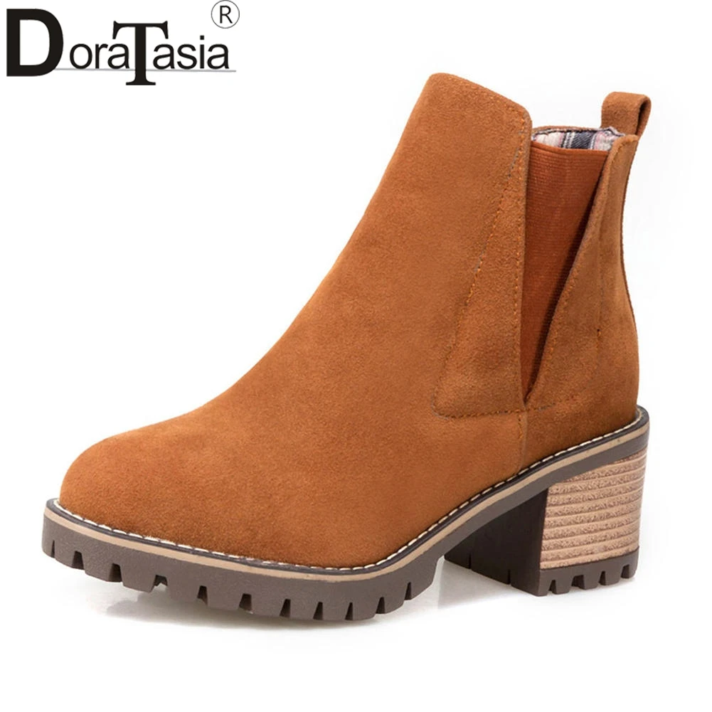 DORATASIA 33-43 Large Size Elastic Band Ankle Boots High Square Heels Rivet Decoration Flock Ankle Boots Women 2019 Shoes Woman
DORATASIA 33-43 Large Size Elastic Band Ankle Boots High Square Heels Rivet Decoration Flock Ankle Boots Women 2019 Shoes Woman