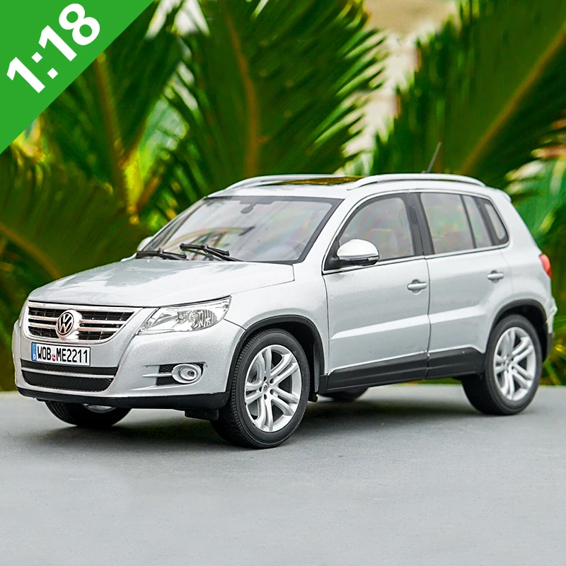 1/18 TIGUAN SUV Diecast Metal SUV Car Model Toys Silver For Boy Gift Collection With New Box Free Shipping
1/18 TIGUAN SUV Diecast Metal SUV Car Model Toys Silver For Boy Gift Collection With New Box Free Shipping