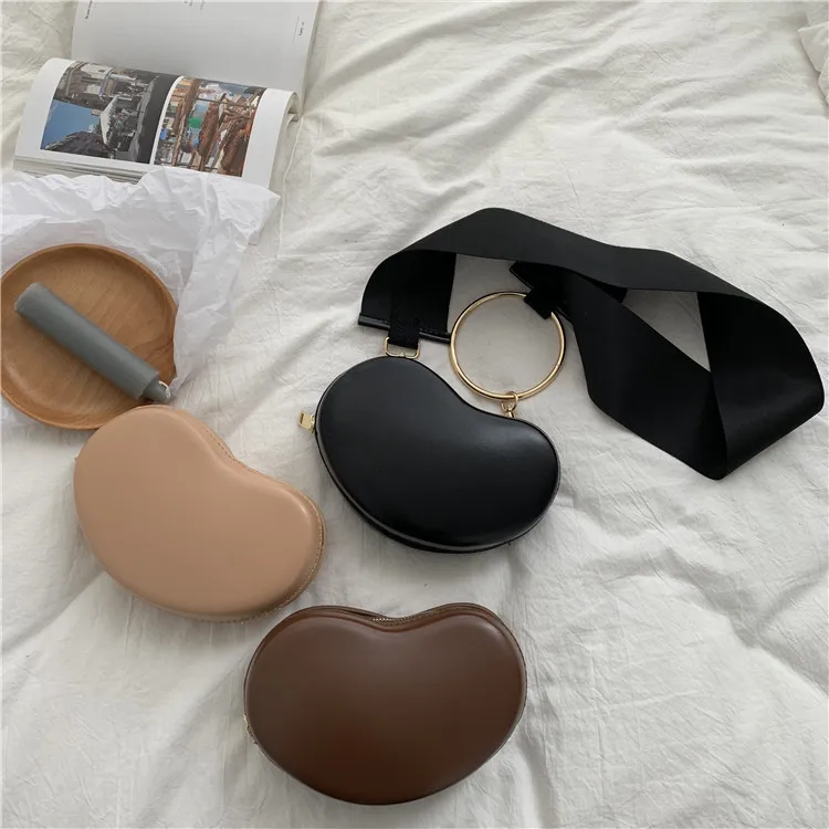 women bag 2018 new women shoulder bag solid simple casual fashion cute heart-shaped bag Evening Bags purses clutch designer bags
women bag 2018 new women shoulder bag solid simple casual fashion cute heart-shaped bag Evening Bags purses clutch designer bags