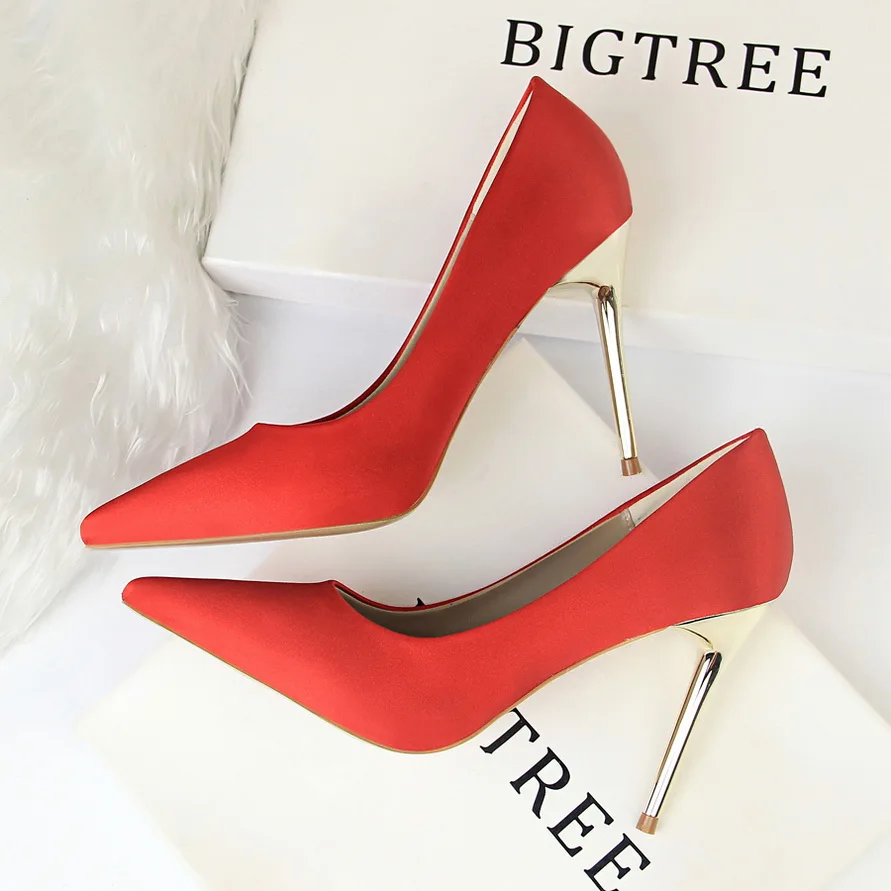 Large Size 34-43 Fashion Metal Heel Women's Wedding Shoe New Solid Silk Shallow Concise Women Pumps Pointed Toe High Heels Shoes
Large Size 34-43 Fashion Metal Heel Women's Wedding Shoe New Solid Silk Shallow Concise Women Pumps Pointed Toe High Heels Shoes