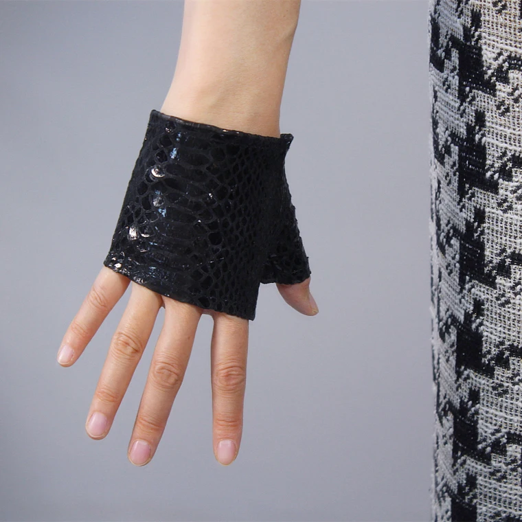 Women's spring summer snake skin print natural sheepskin leather fingerless glove female leather motorcycle driving glove R1303
Women's spring summer snake skin print natural sheepskin leather fingerless glove female leather motorcycle driving glove R1303