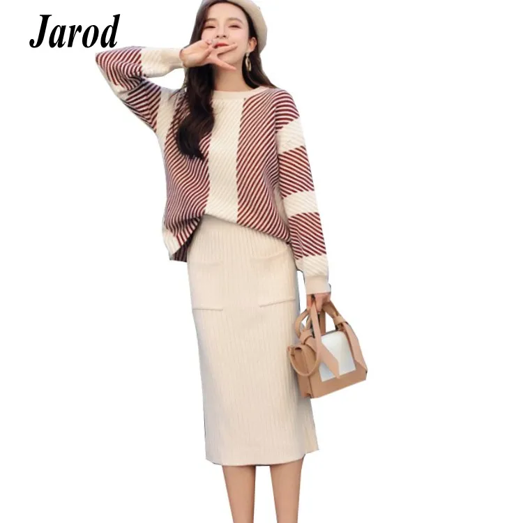 2018 Autumn Luxury Designer Women Sweater 2 Piece Set Long Sleeve O-Neck Pullover Knitting Sweater+Bodycon High waist Skirt Set
2018 Autumn Luxury Designer Women Sweater 2 Piece Set Long Sleeve O-Neck Pullover Knitting Sweater+Bodycon High waist Skirt Set