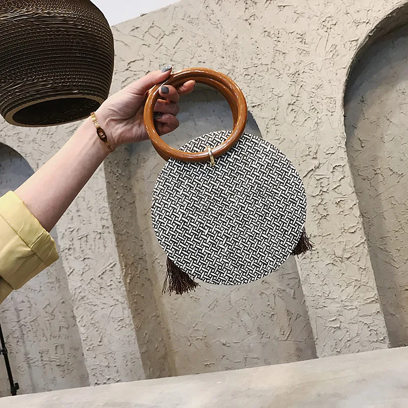Fashion retro woven chain round bag ladies handbag printing small PU leather shoulder Messenger bag ladies Messenger bag
Fashion retro woven chain round bag ladies handbag printing small PU leather shoulder Messenger bag ladies Messenger bag