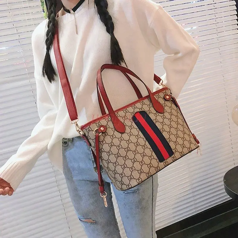 Cosmetic bag Printed handbag large capacity cross body bag color stripe single shoulder bag
Cosmetic bag Printed handbag large capacity cross body bag color stripe single shoulder bag