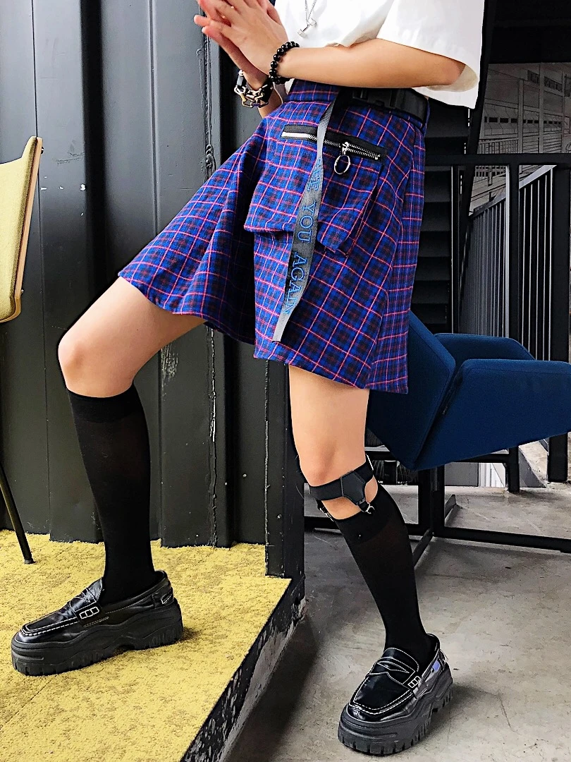 Locomotive skirt fashionable Street personality embroidery ribbon stitching collision color lattice show thin half-length skirts
Locomotive skirt fashionable Street personality embroidery ribbon stitching collision color lattice show thin half-length skirts