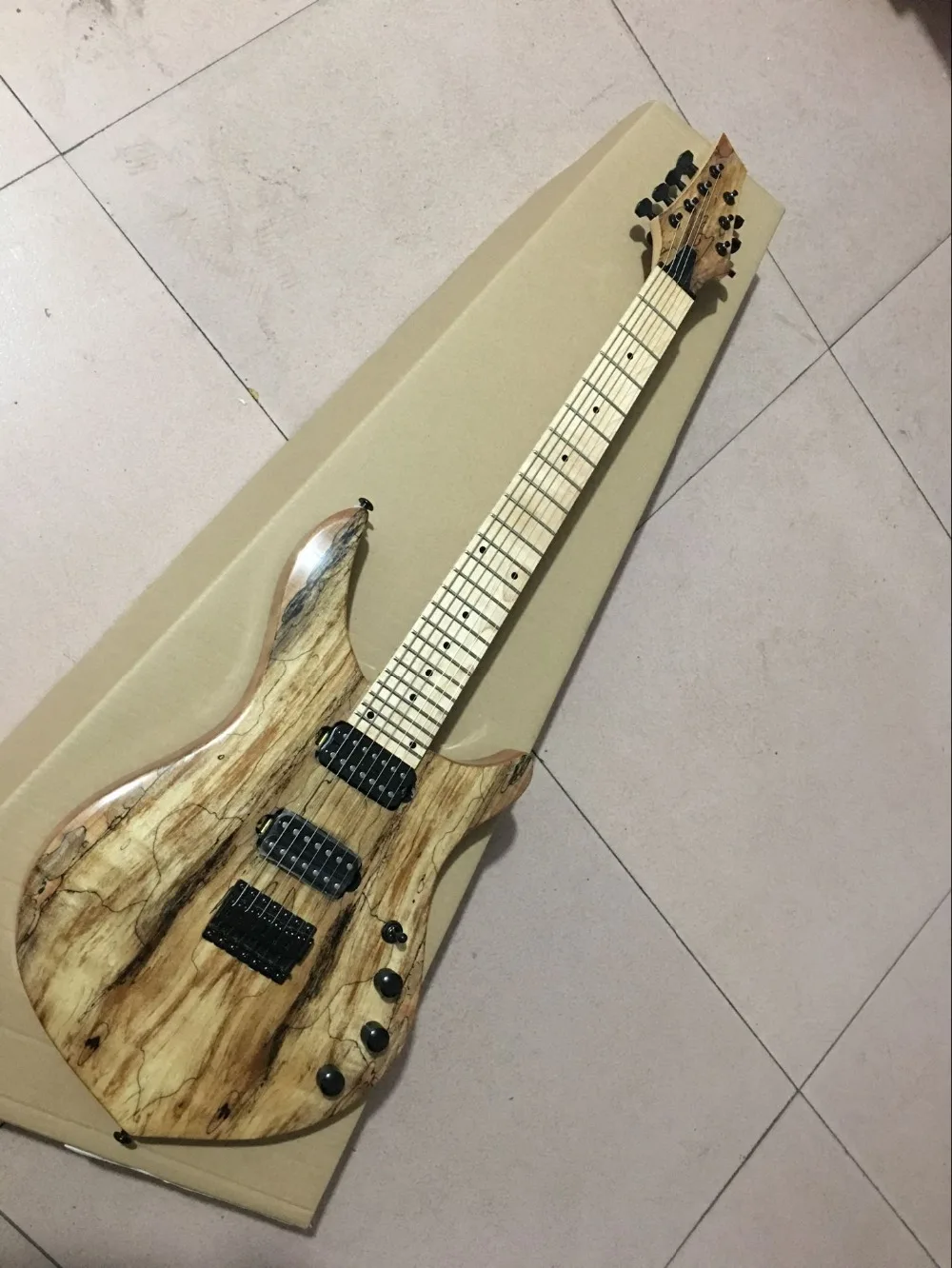 custom shop,New Style 7 Strings Maple fingerboard electric guitar.Natural wood color guitarra.black hardware
custom shop,New Style 7 Strings Maple fingerboard electric guitar.Natural wood color guitarra.black hardware