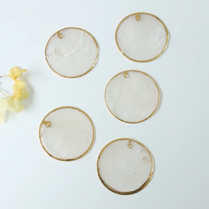 40MM 20Pcs 100% Gold Side Natural Mirror Shell Flat Round Shape Freshwater Shell Charms Jewelry Pendants
40MM 20Pcs 100% Gold Side Natural Mirror Shell Flat Round Shape Freshwater Shell Charms Jewelry Pendants
