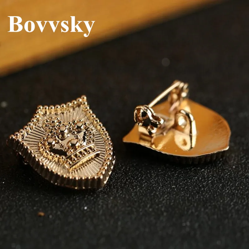 Bovvsky mini crown Men Brooches gold color shield Corsages Hijab Pin Women Hats Scarf Suit Brooch Clothes Buckles Brooch
Bovvsky mini crown Men Brooches gold color shield Corsages Hijab Pin Women Hats Scarf Suit Brooch Clothes Buckles Brooch