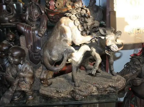 China porcelain pottery Foo Dog Lion Conquering Boar Wild pig statue Sculpture
China porcelain pottery Foo Dog Lion Conquering Boar Wild pig statue Sculpture