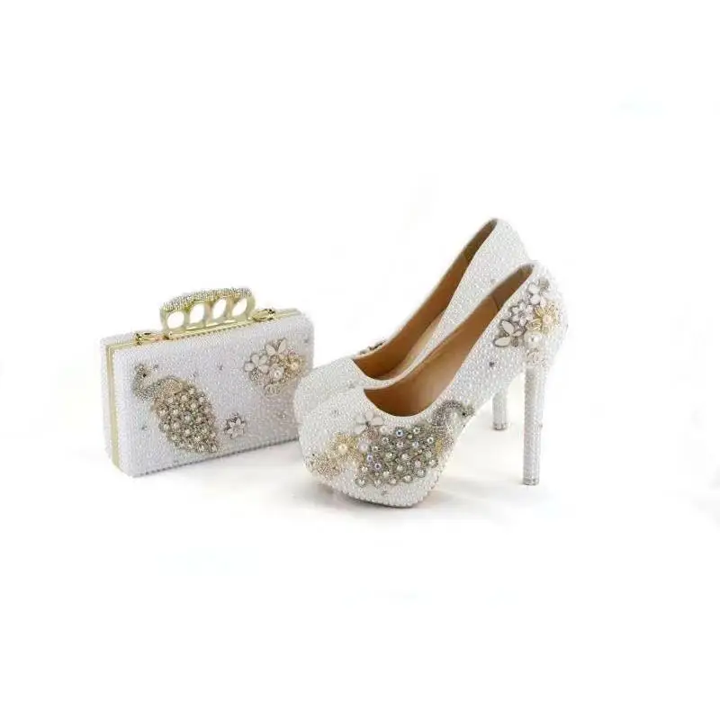 Design White pearl Women wedding shoes with matching bags bride High heels platform shoes Peacock Birthday Party Pumps
Design White pearl Women wedding shoes with matching bags bride High heels platform shoes Peacock Birthday Party Pumps