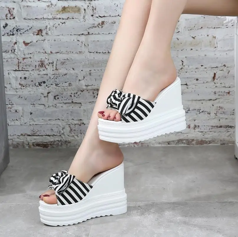 2019 summer increased high-slung cake bottom high-heeled sandals and slippers thick bottom wedge with wild bow one-slip shoes
2019 summer increased high-slung cake bottom high-heeled sandals and slippers thick bottom wedge with wild bow one-slip shoes