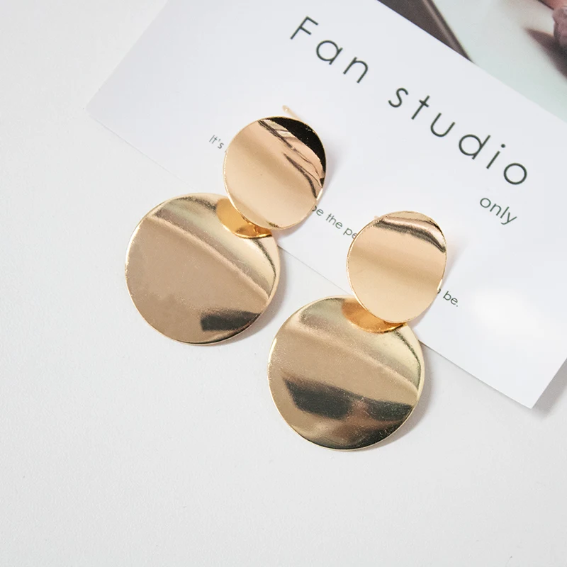 Vintage metal Round Hollow Earrings Geometric Double Layers Earrings 2019 Fashion Long Earrings Female Simple Style Jewelry
Vintage metal Round Hollow Earrings Geometric Double Layers Earrings 2019 Fashion Long Earrings Female Simple Style Jewelry