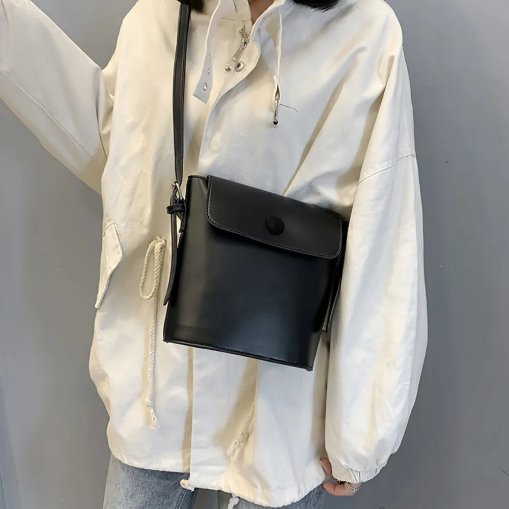2019 Women Ladies Girls Wild Messenger Bag Fashion Shoulder Bag Solid Color Button Handbag Bucket Bag Bolsa Feminina Sac a Main
2019 Women Ladies Girls Wild Messenger Bag Fashion Shoulder Bag Solid Color Button Handbag Bucket Bag Bolsa Feminina Sac a Main