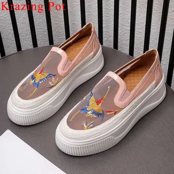 Large size concise style beauty embroidery med bottom slip on loafers flat platform round toe summer brand vulcanized shoes L02
Large size concise style beauty embroidery med bottom slip on loafers flat platform round toe summer brand vulcanized shoes L02