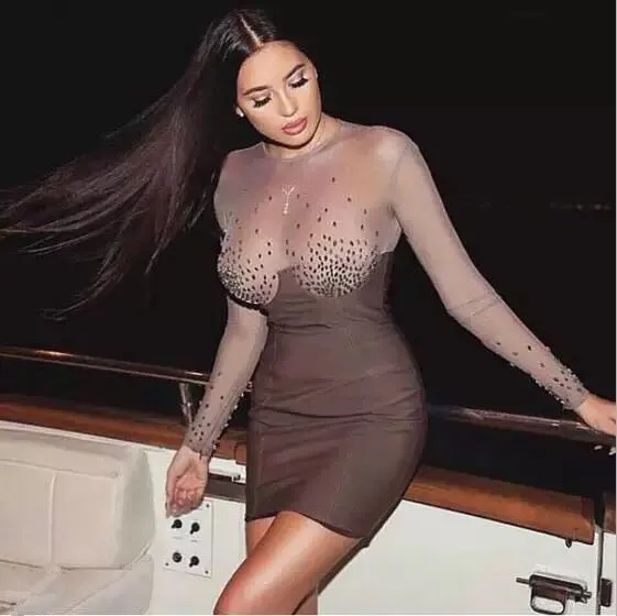 2018 Elastic bandage dress tight nightclub socialite birthday party fashion sexy package hip leisure beaded perspective net yarn
2018 Elastic bandage dress tight nightclub socialite birthday party fashion sexy package hip leisure beaded perspective net yarn
